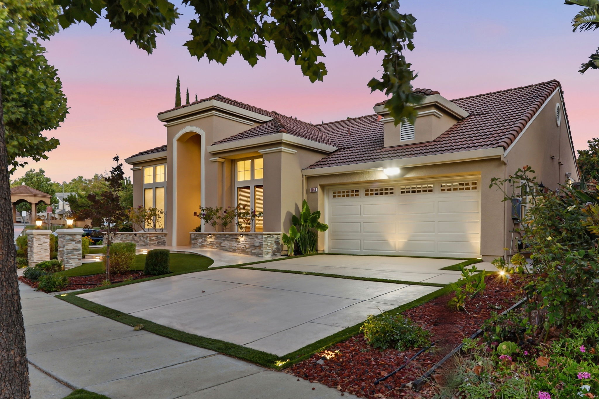 002_F8_TWILIGHT_3056 Dante Ct