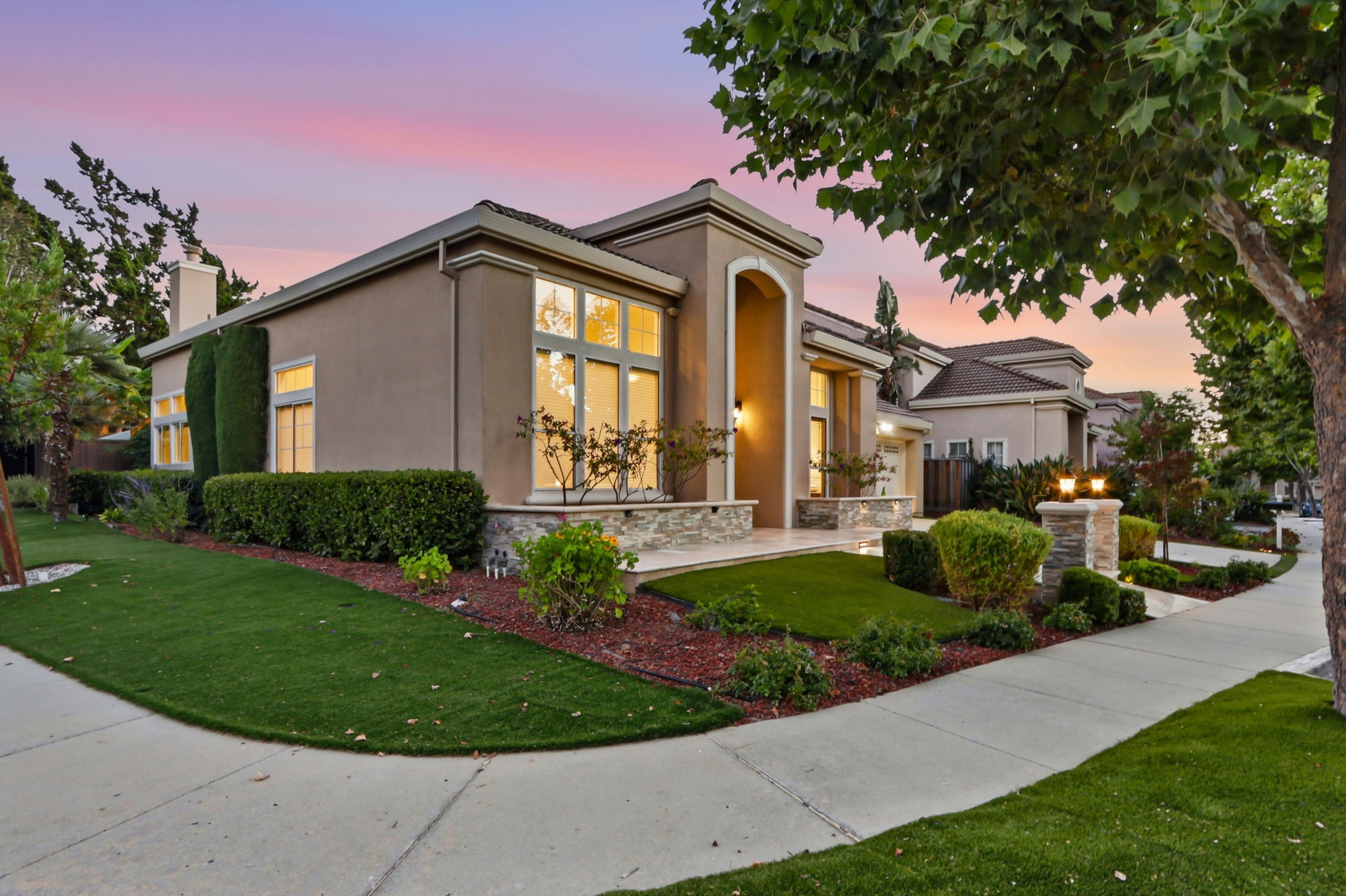 005_F8_TWILIGHT_3056 Dante Ct