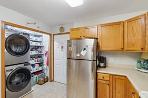 Edmonton Dr-S2208-025.jpg