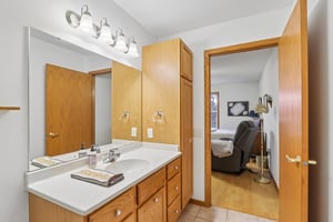 Edmonton Dr-S2208-031.jpg