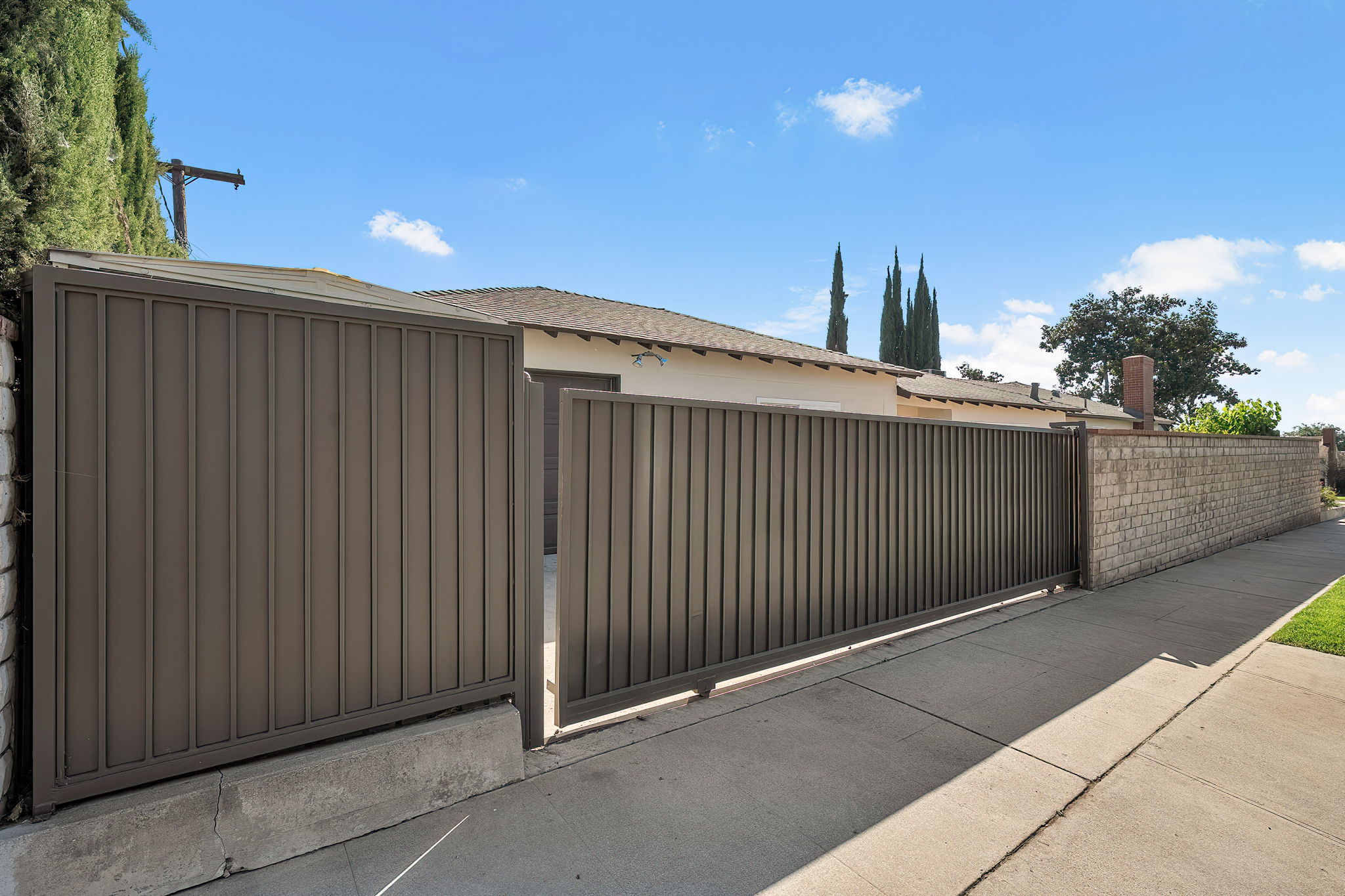 3056 N Buena Vista Street-8