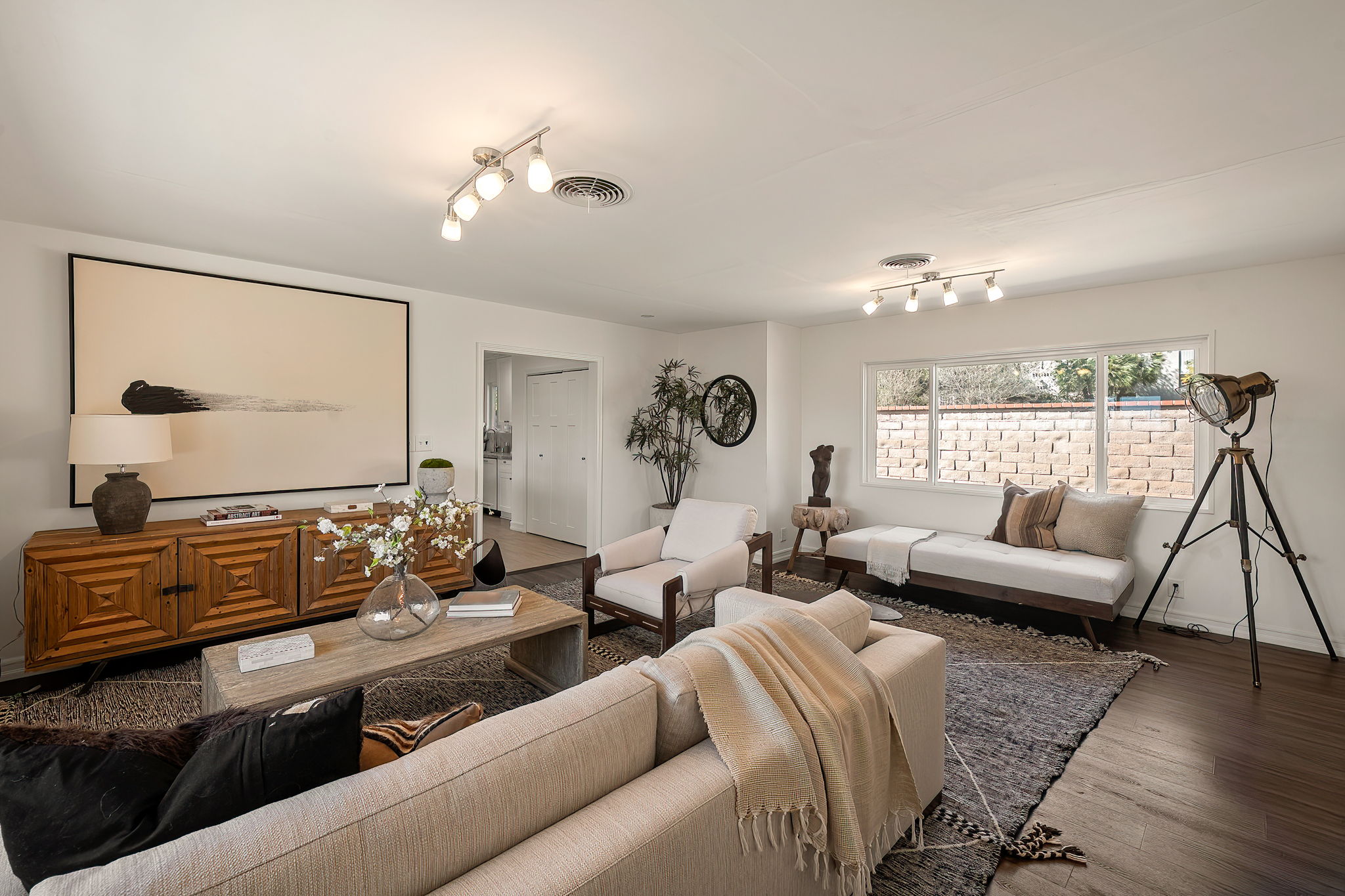 3056 N Buena Vista Street-31