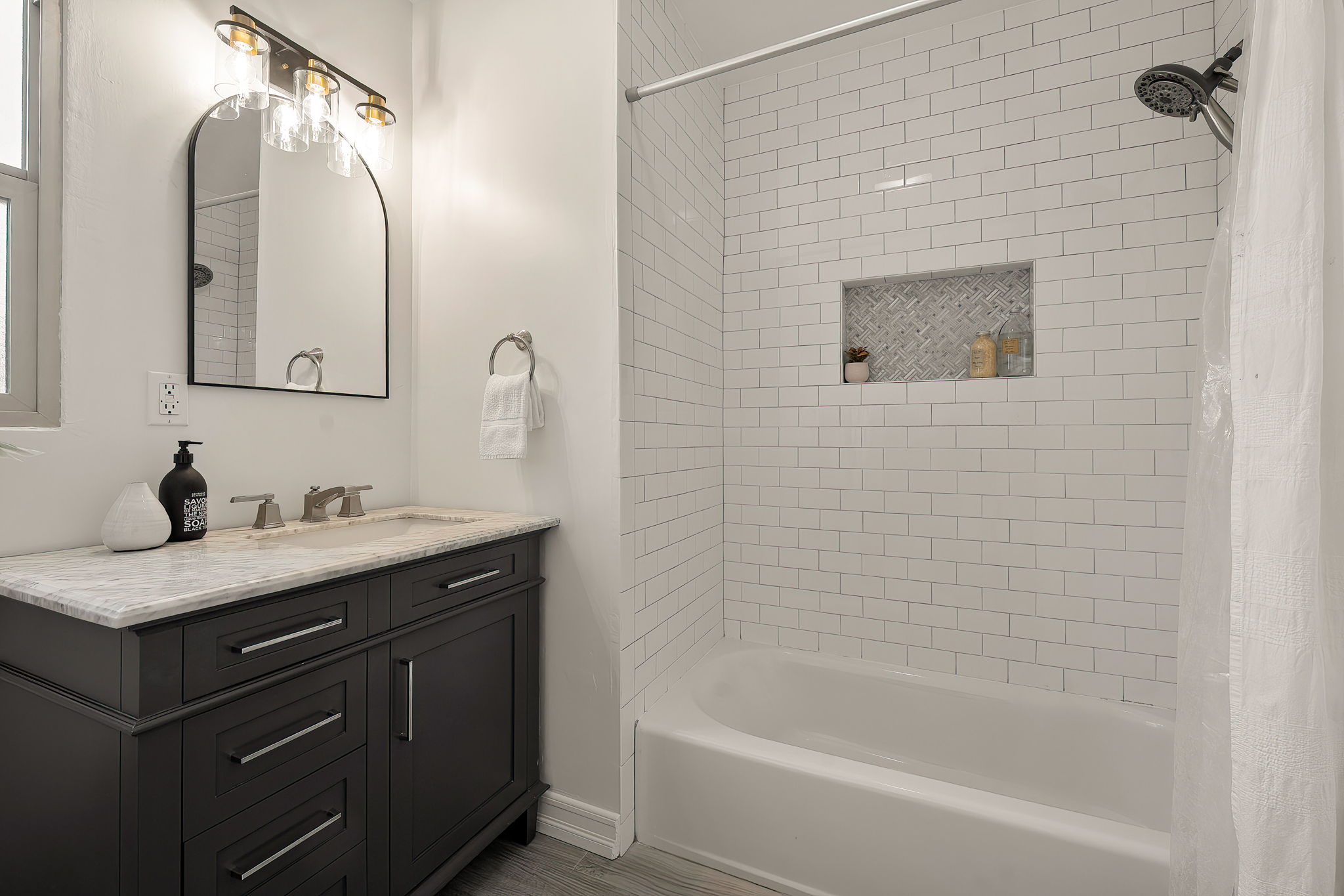 3056 N Buena Vista Street-43