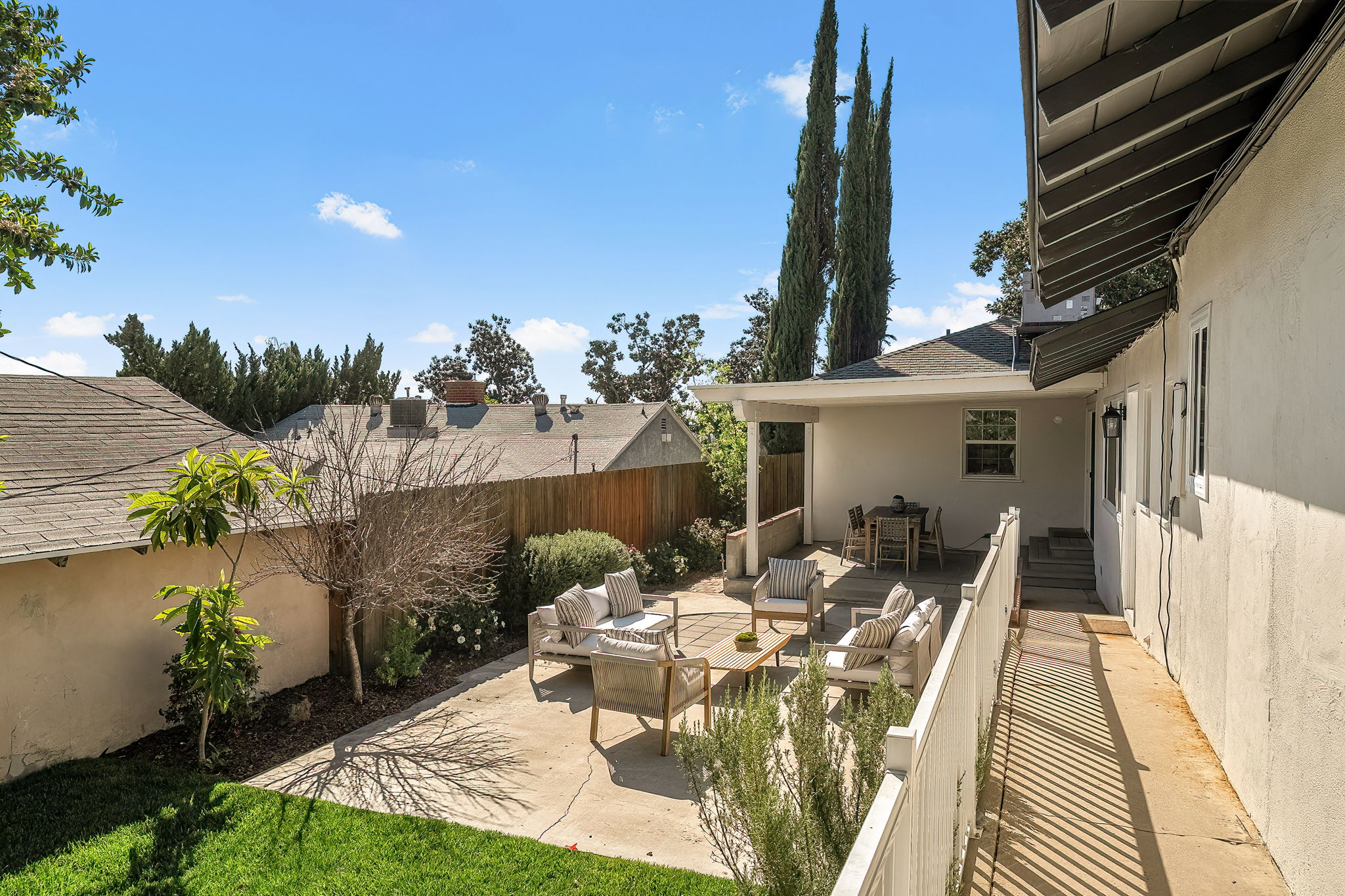 3056 N Buena Vista Street-54