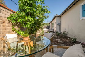 3056 N Buena Vista Street-51