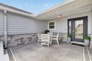 Front Porch/Entrance