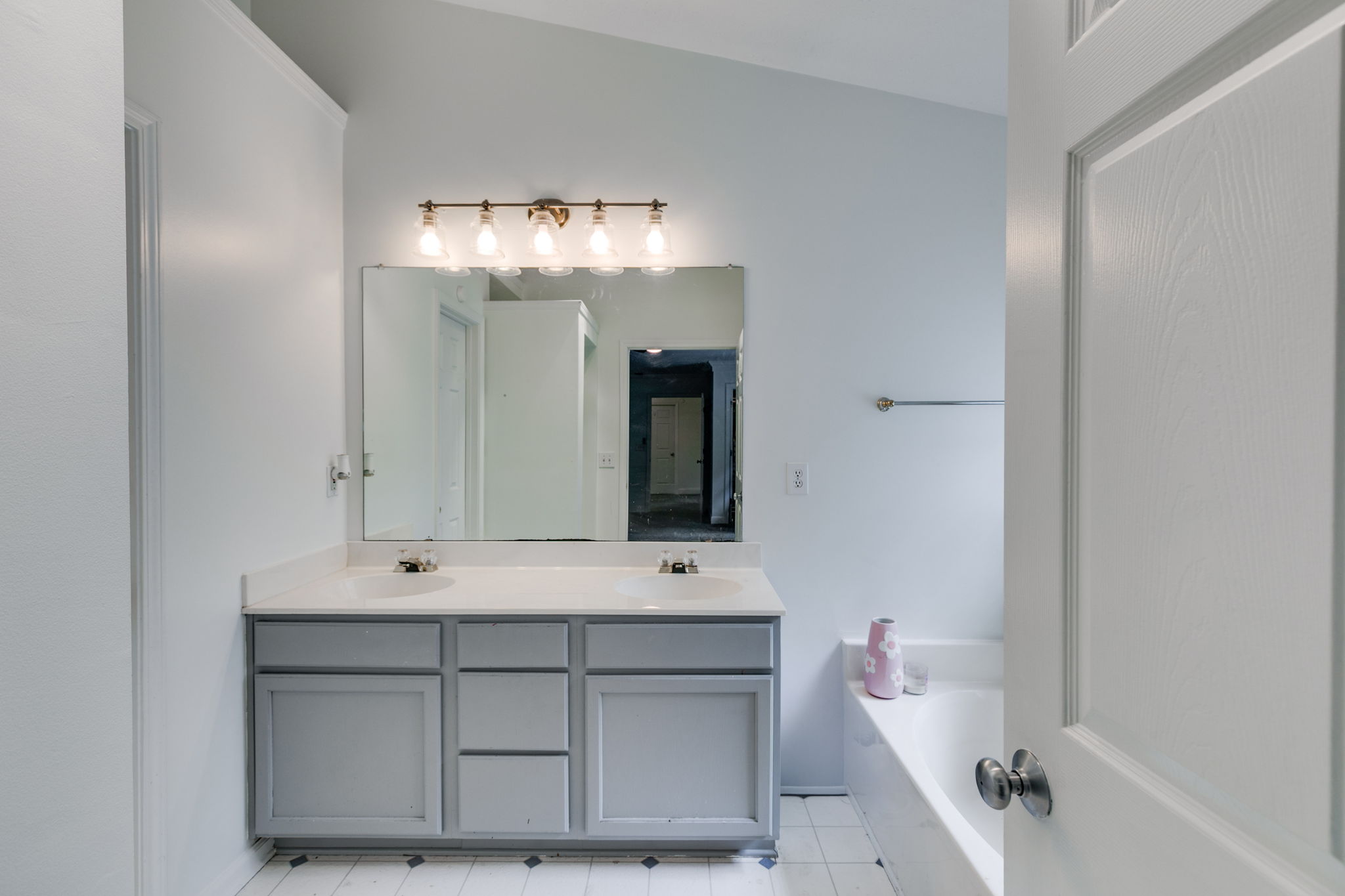 mppmedia3057hallmancir32