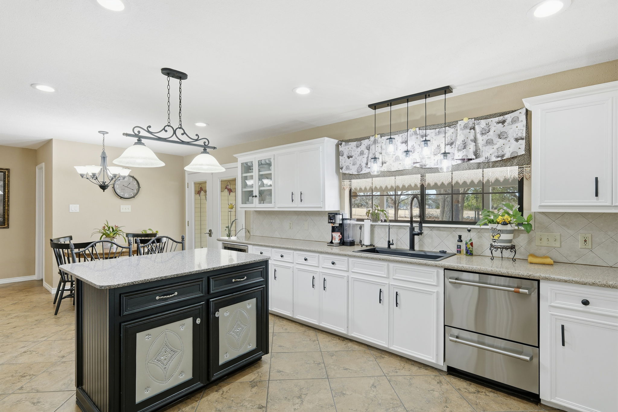 Kitchen/Breakfast Area