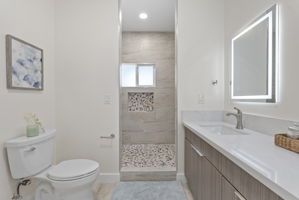  Photo 40
