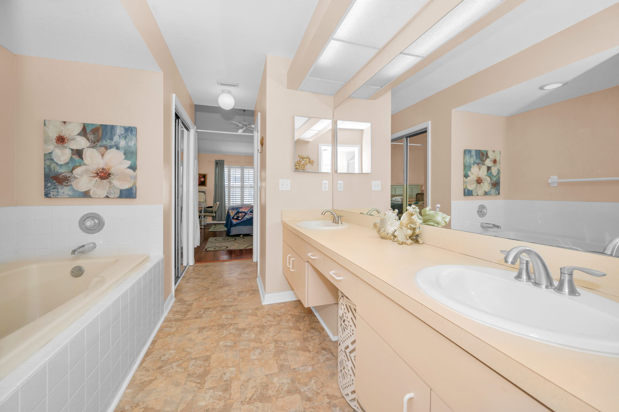 First Floor Primary Bathroom1c