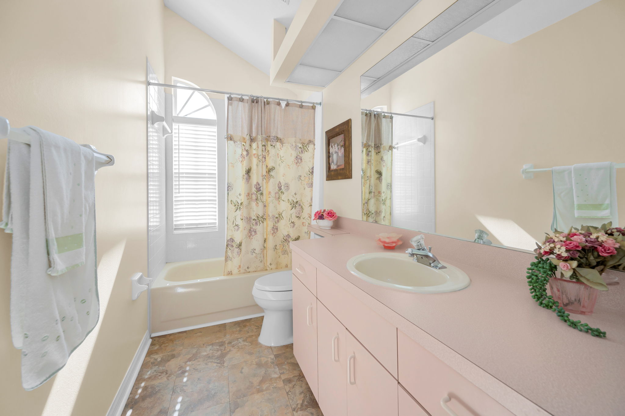 Upper Level Bathroom2