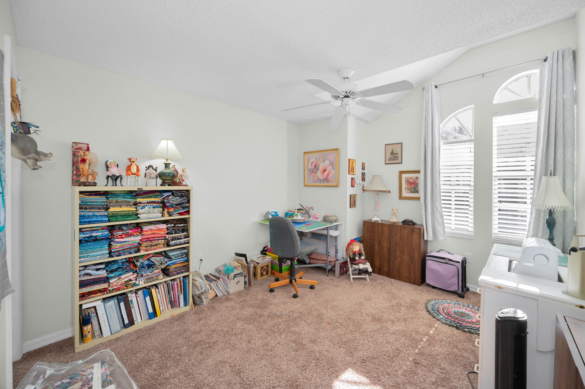 Upper Level Bedroom4a