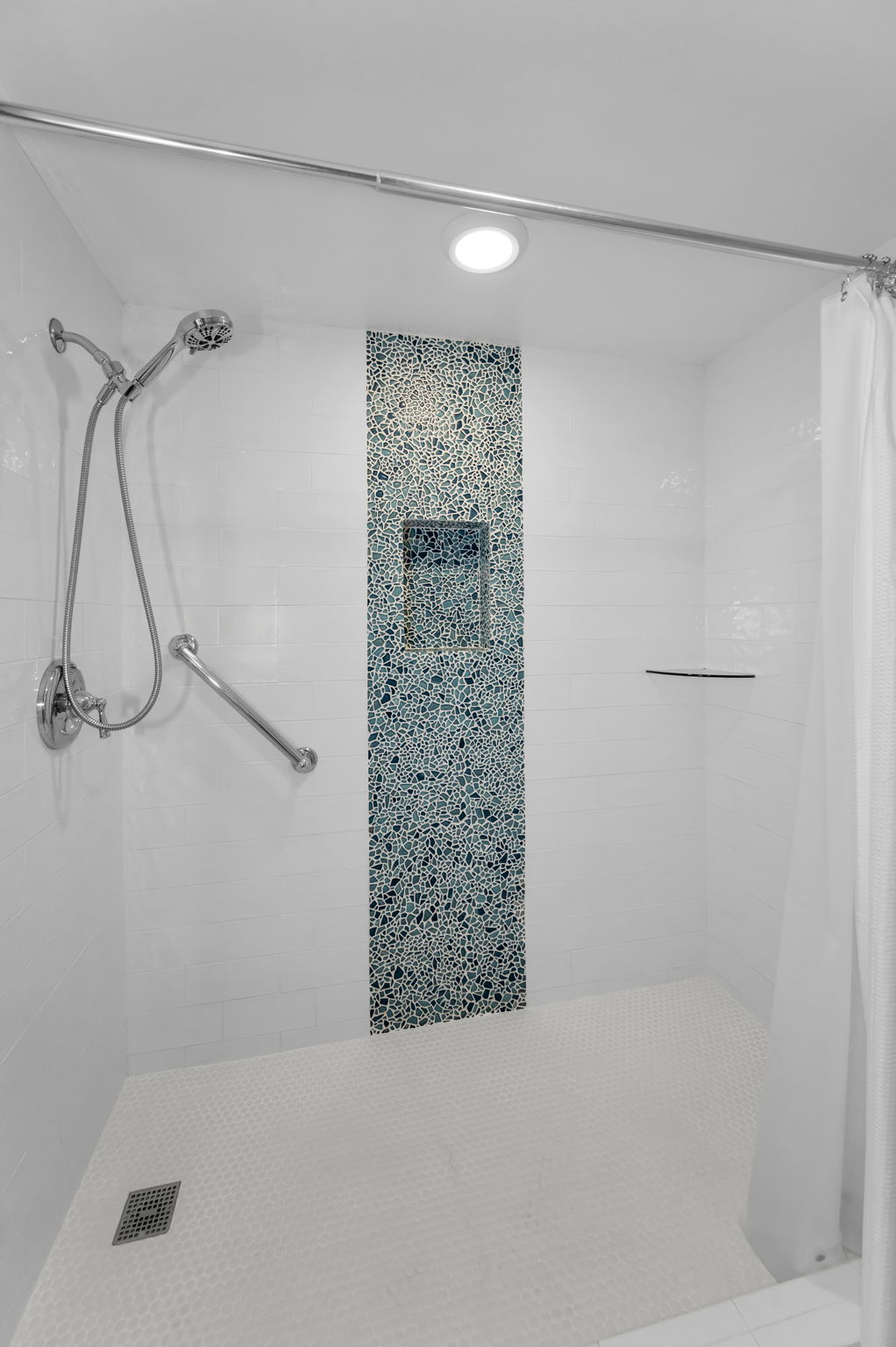 Master Bathroom1b