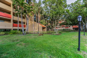 Front Exterior4