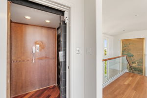 Elevator provides exceptionally easy access to all floors