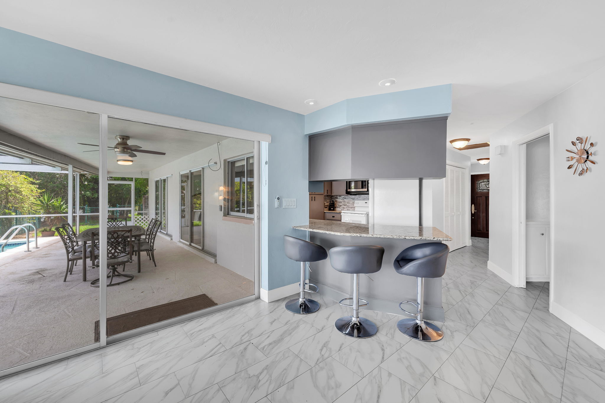 Breakfast Bar - Kitchen - Lanai