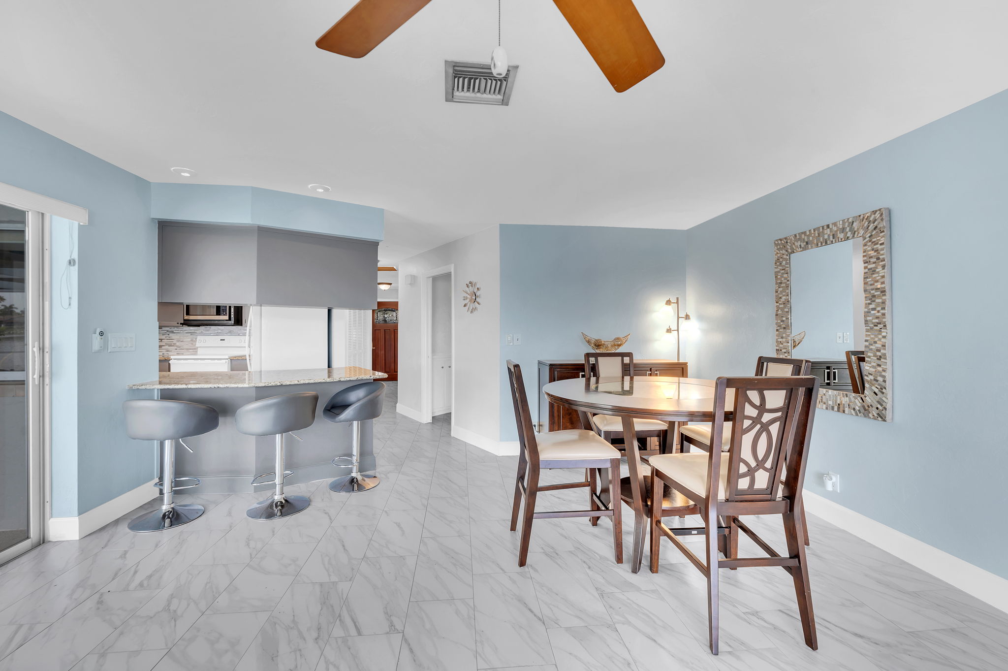 Dining - Breakfast Bar