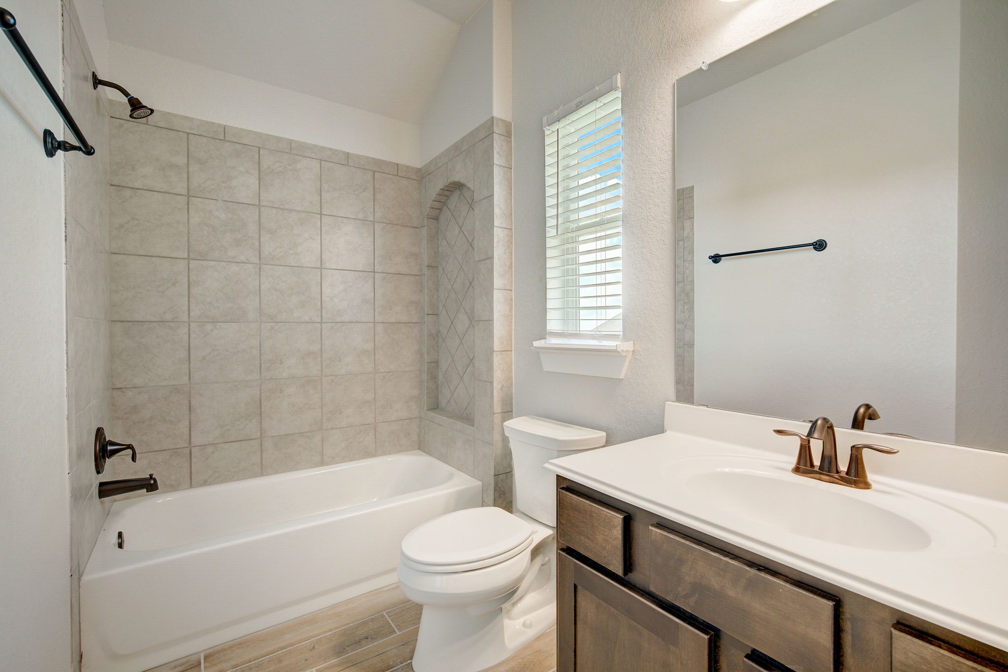 Ancient Oak Way-044