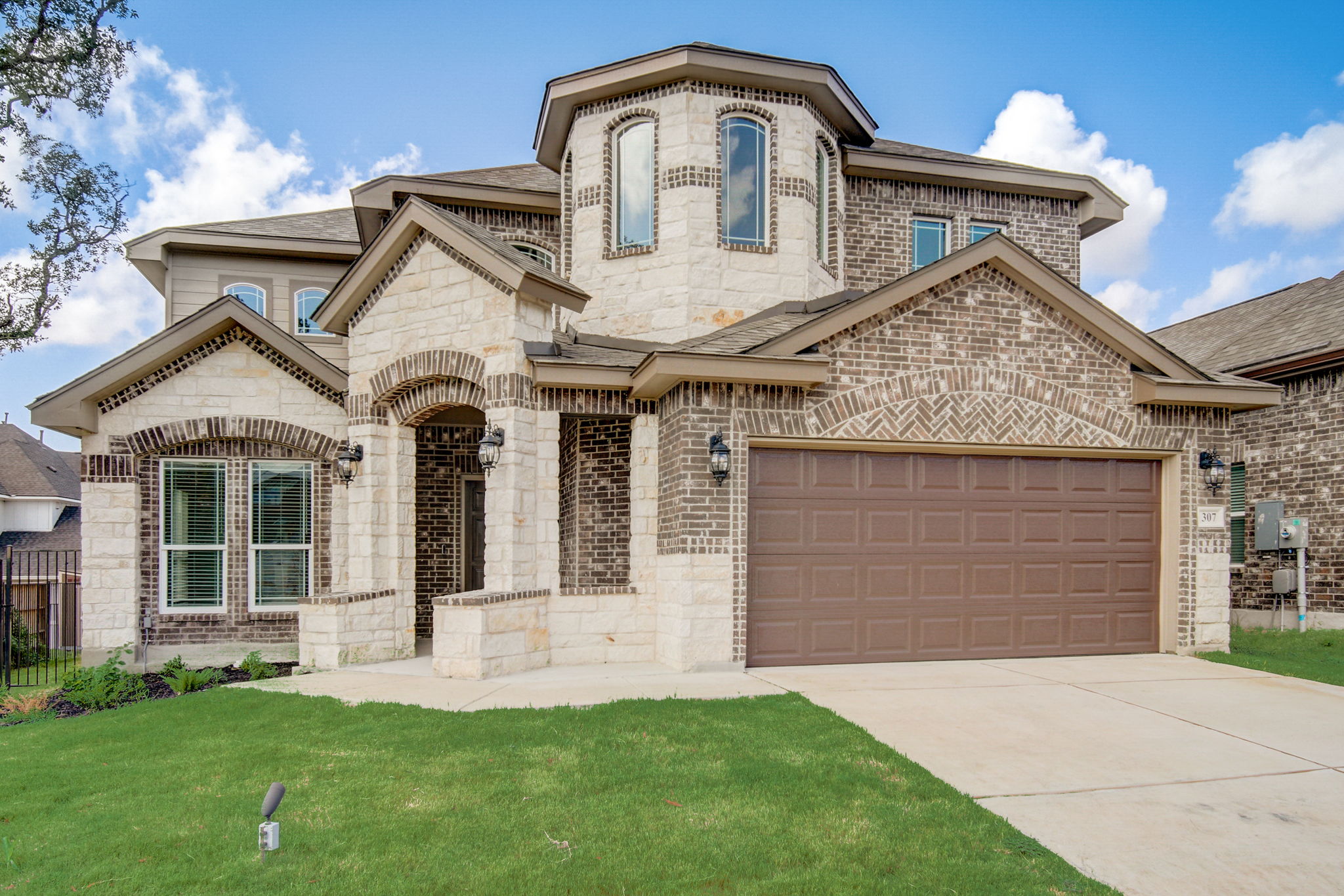 Ancient Oak Way-004