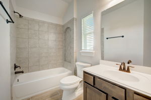 Ancient Oak Way-044