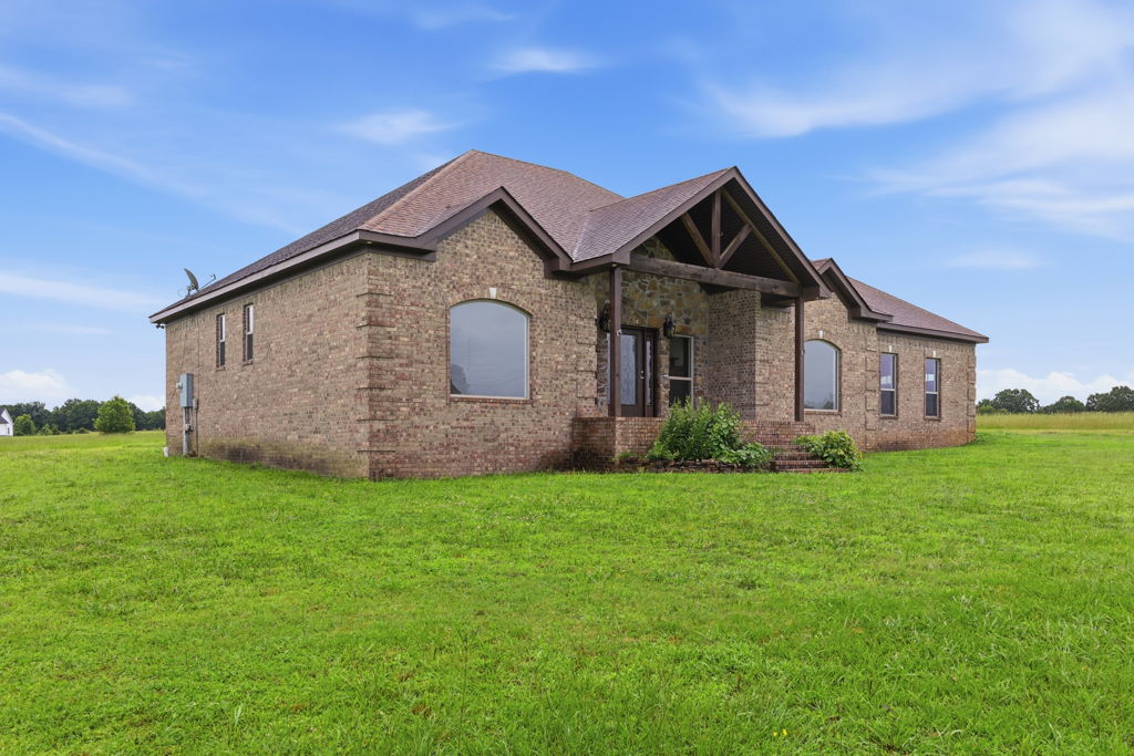 Residential real estate media in McRae, Arkansas by Avery & Bryant