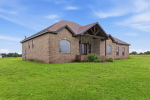 Residential real estate media in McRae, Arkansas by Avery & Bryant