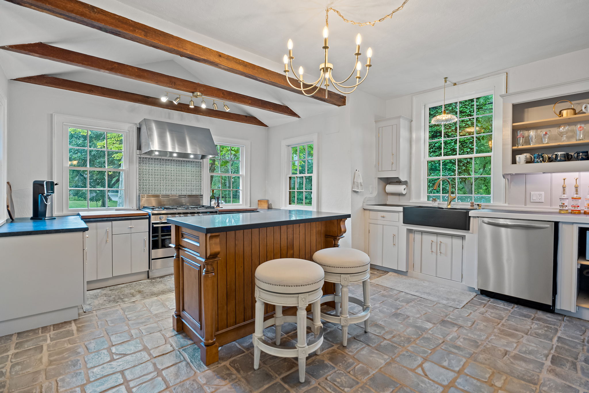Kitchen/Breakfast Bar