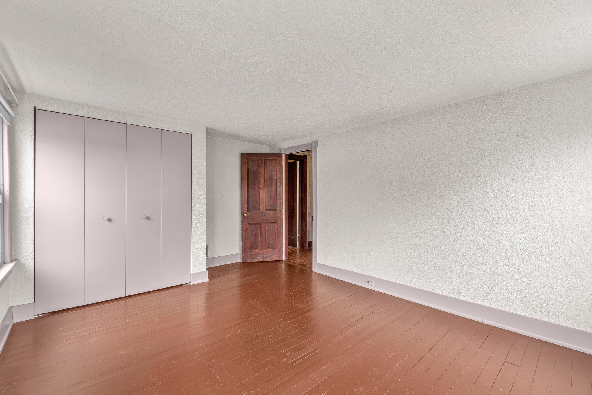 21. Upper bedroom.jpg