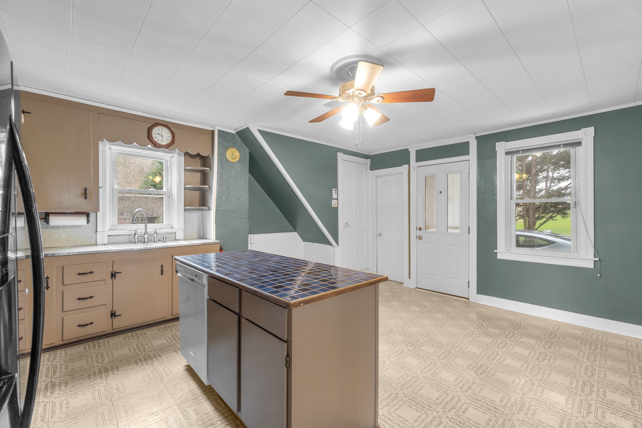 07. Kitchen.jpg