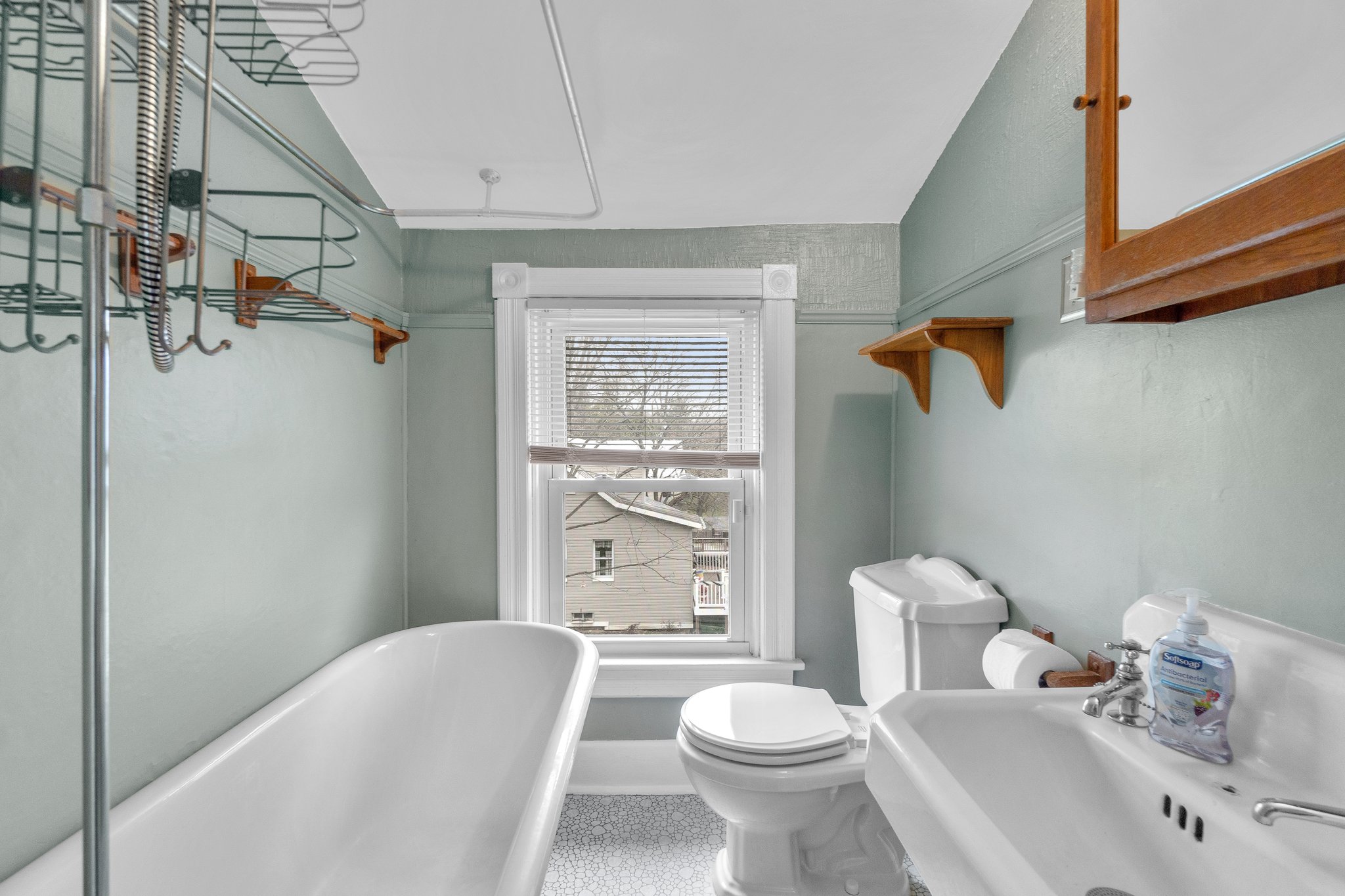 22. Upper bath.jpg