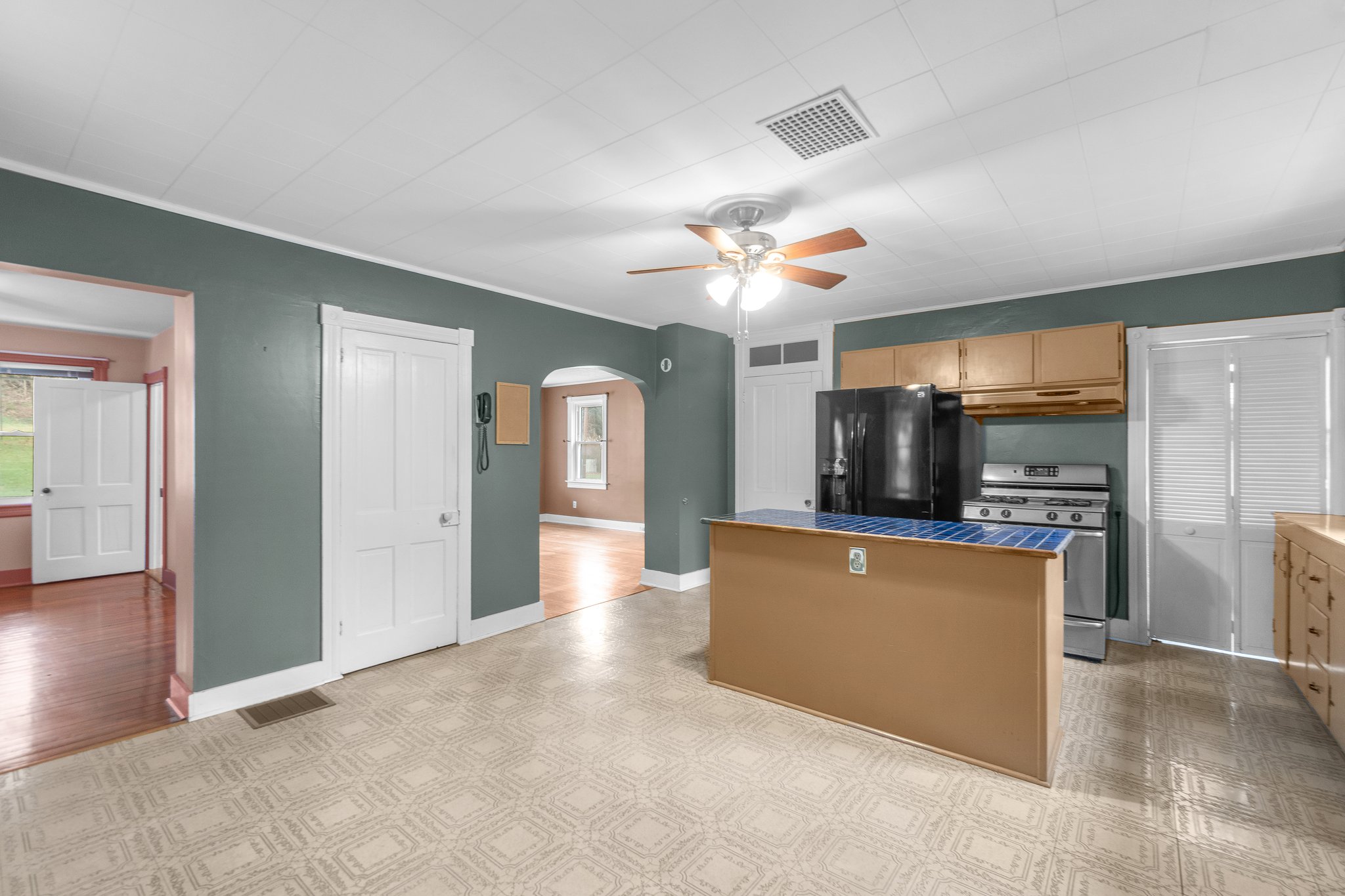 09. Kitchen.jpg
