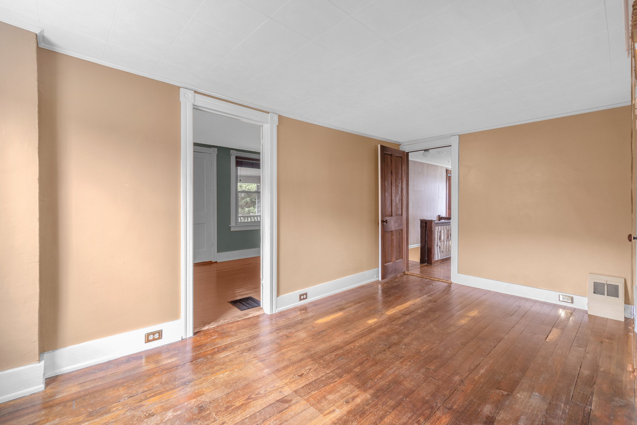 24. Upper bedroom.jpg
