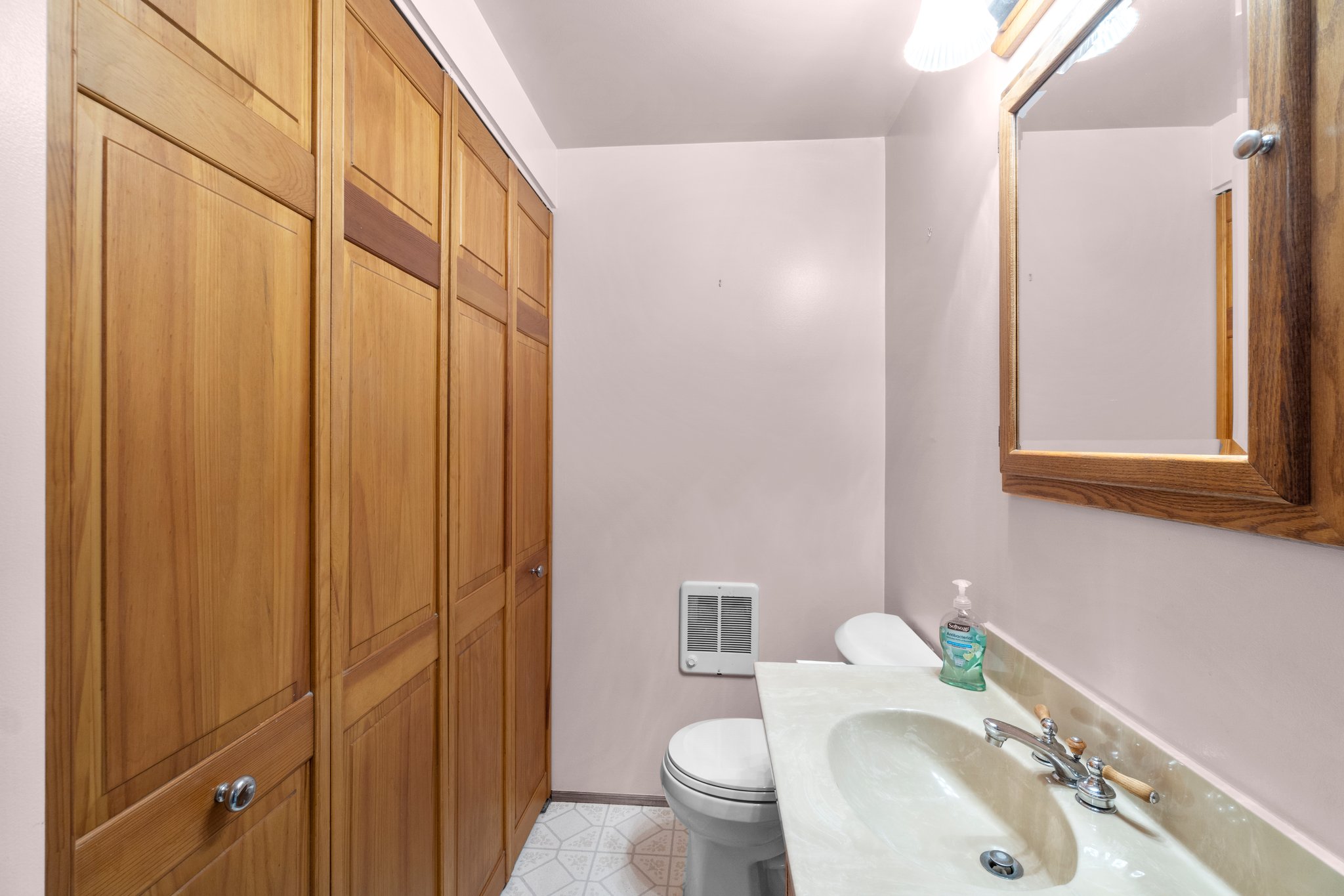 15. Main bath.JPG