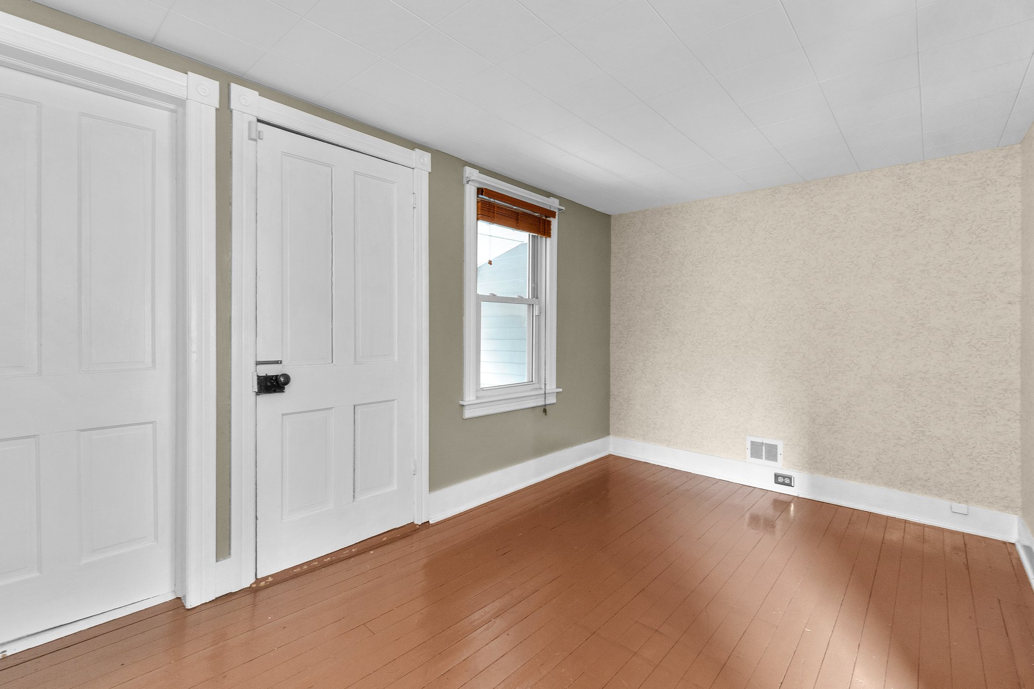 28. Upper bedroom.jpg