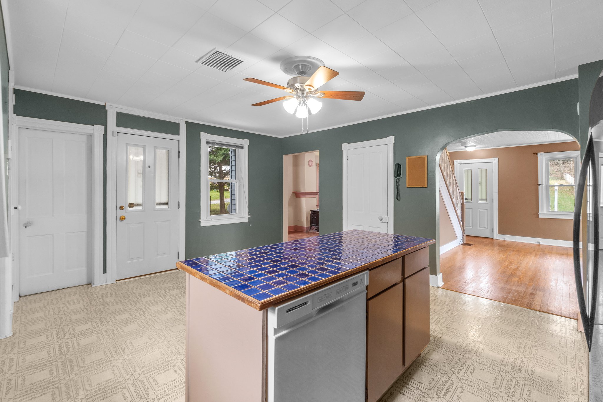 10. Kitchen.jpg