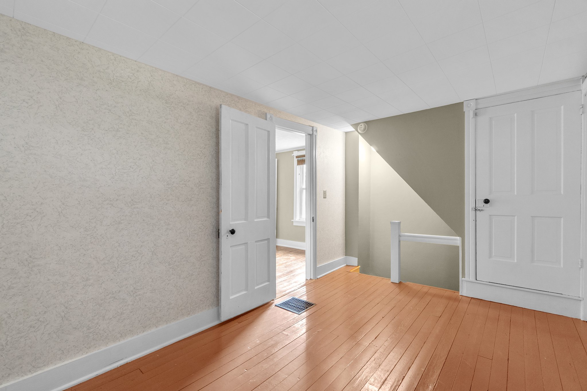 29. Upper bedroom.jpg