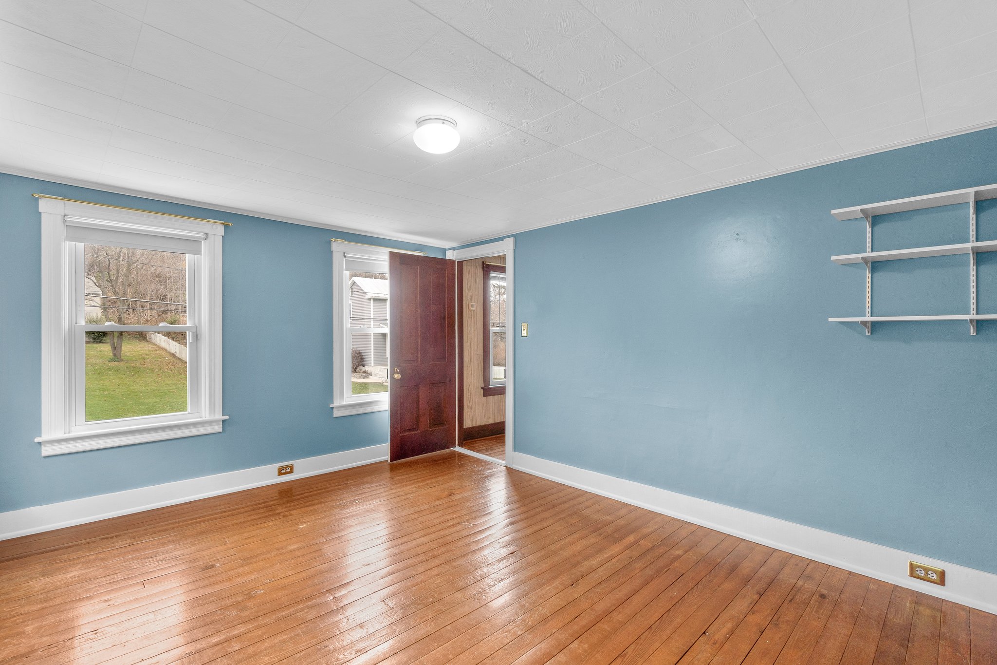 18. Upper bedroom.jpg
