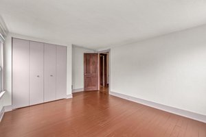 21. Upper bedroom.jpg