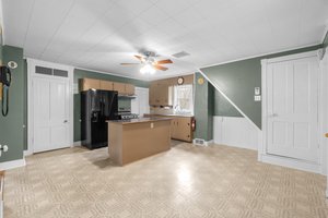 08. Kitchen.jpg