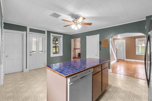 10. Kitchen.jpg