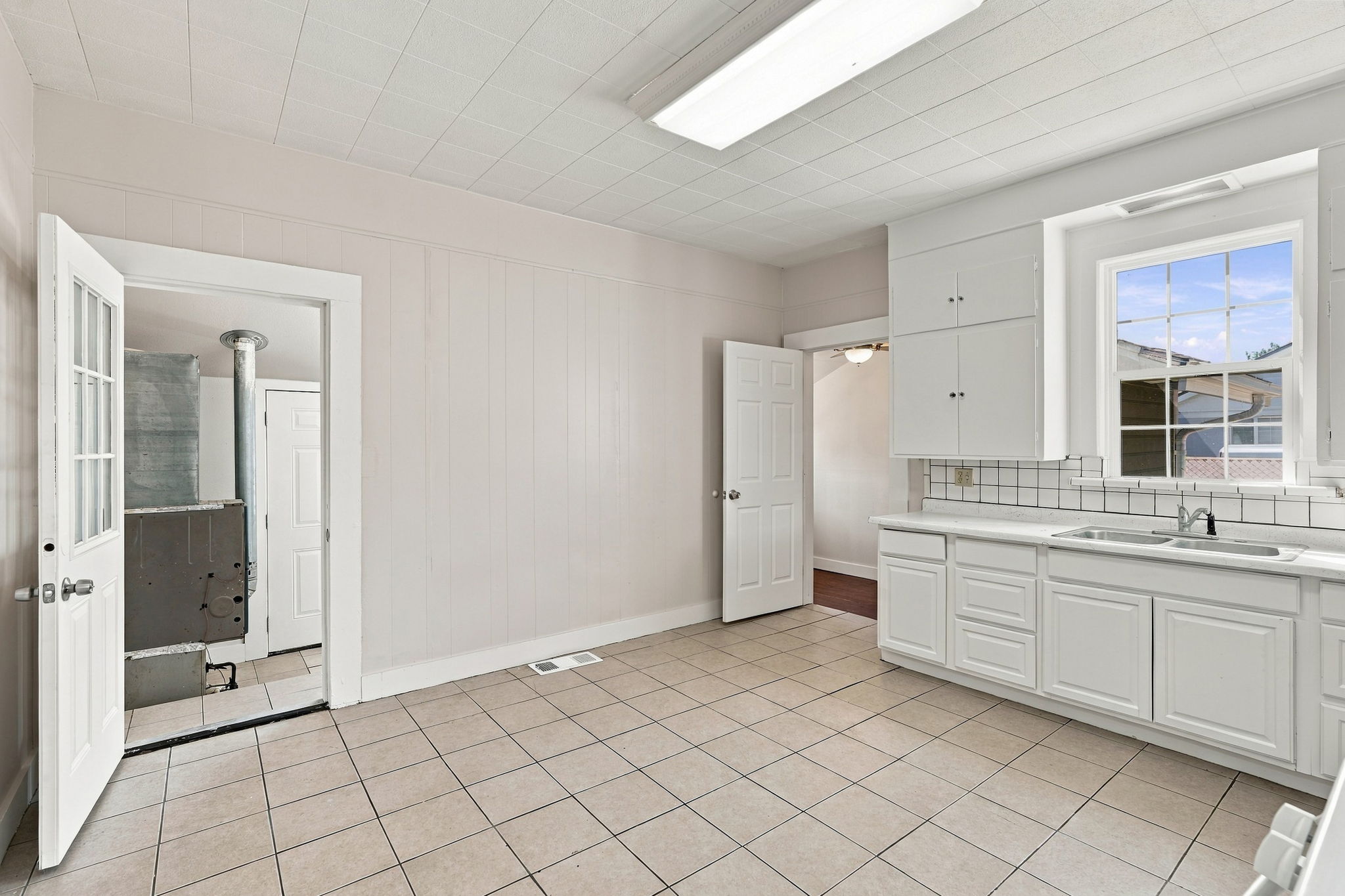 015_F8_307 West Ave