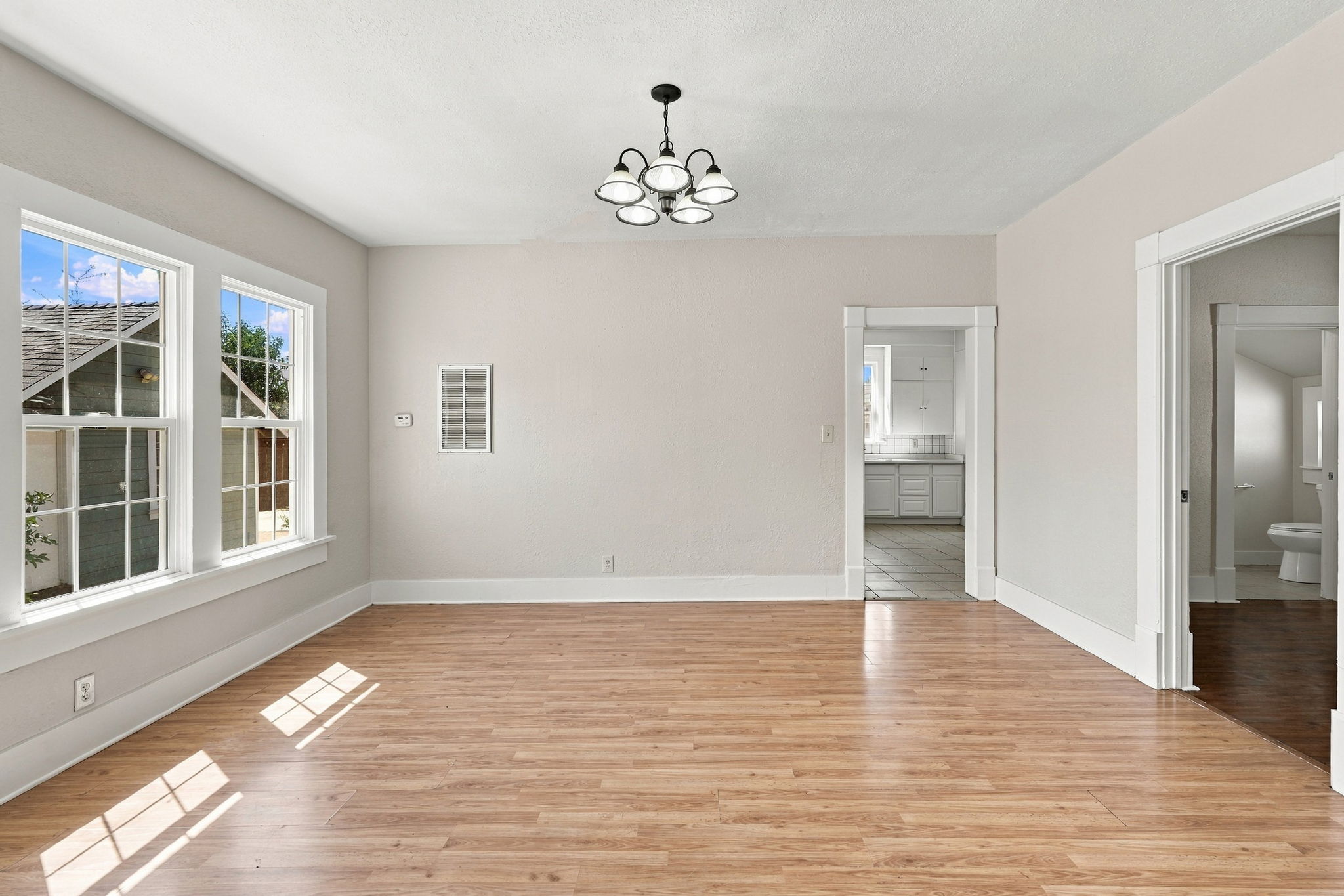 020_F8_307 West Ave