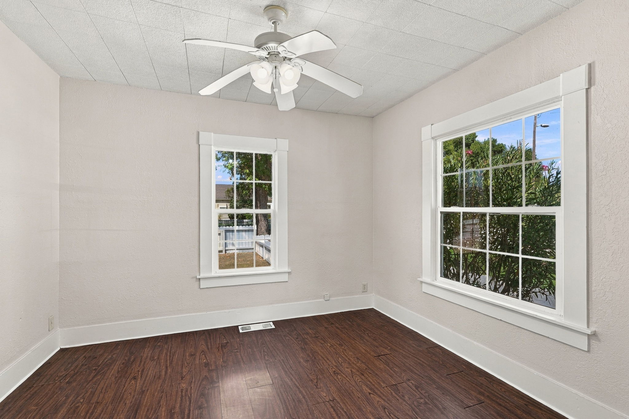 021_F8_307 West Ave