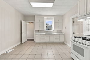 011_F8_307 West Ave