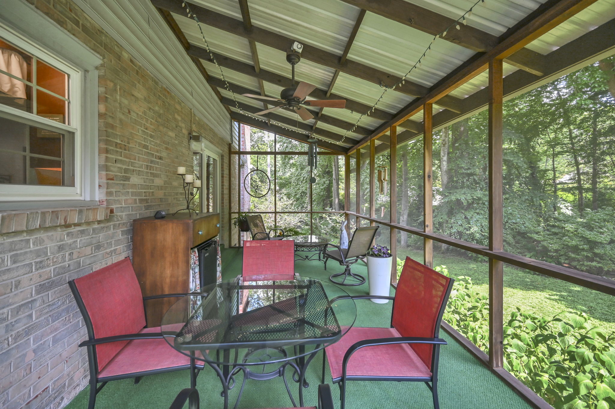 Screened-in Porch