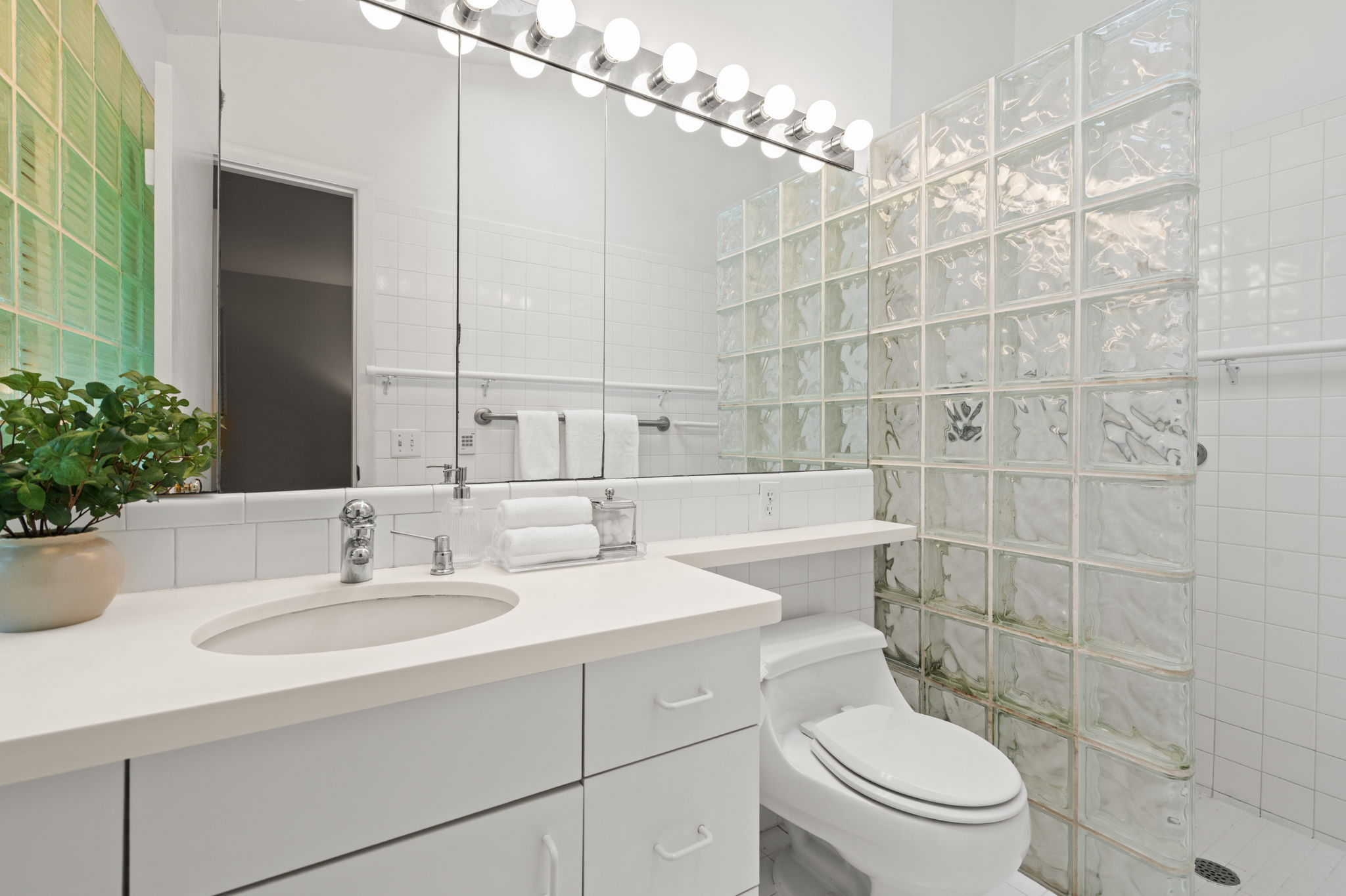 en suite full bath