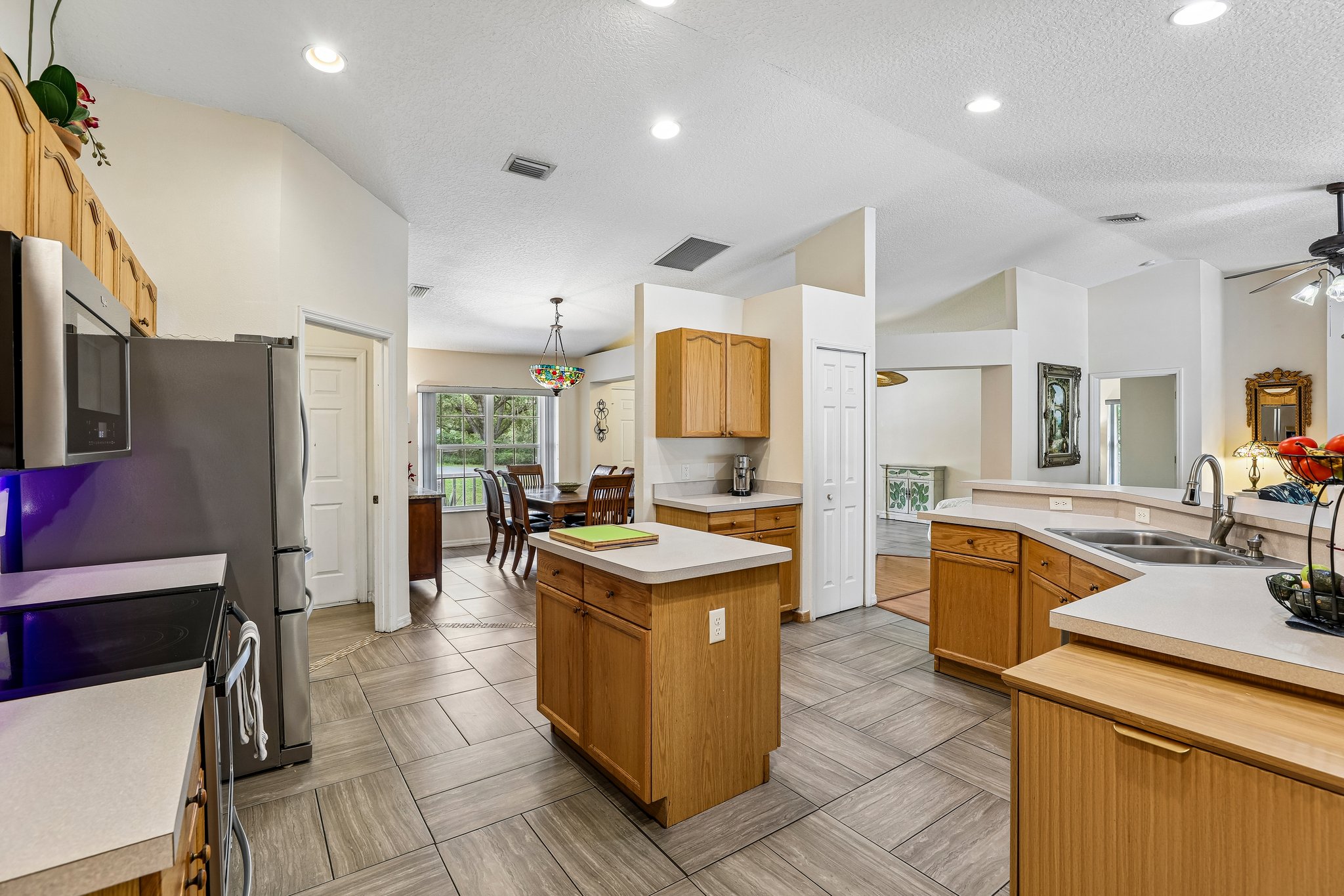 Buttercup Ln-S0508-015.jpg