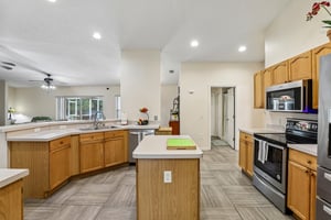 Buttercup Ln-S0508-014.jpg