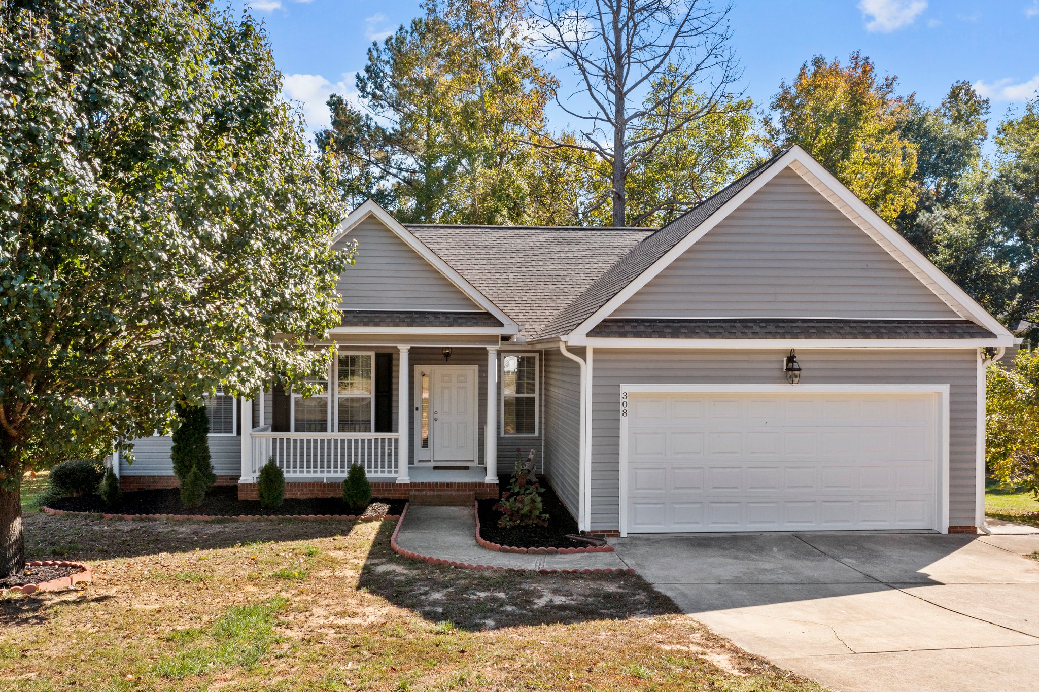 308 Arbor Creek Dr, Holly Springs, NC 27540