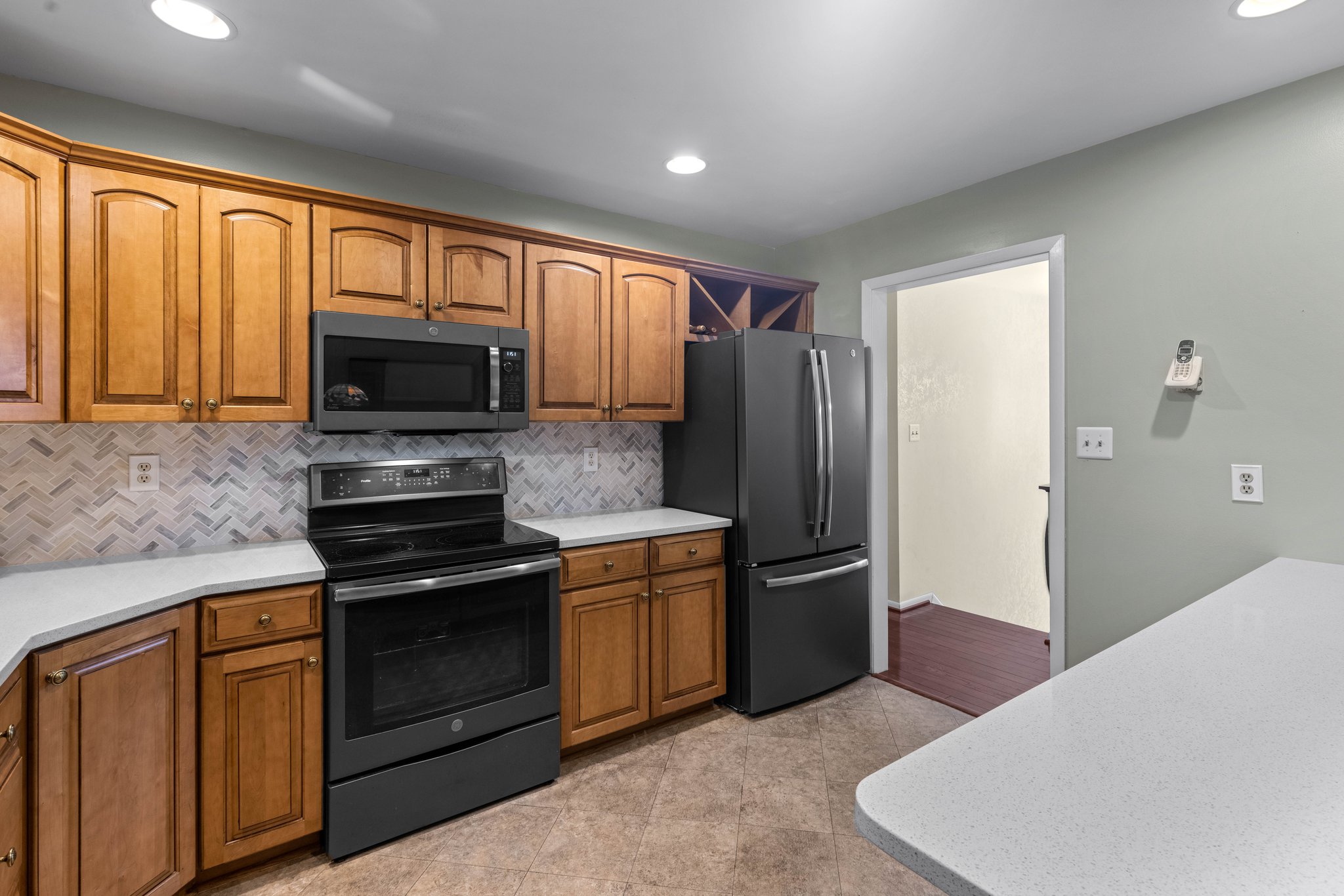 08. Kitchen.jpg